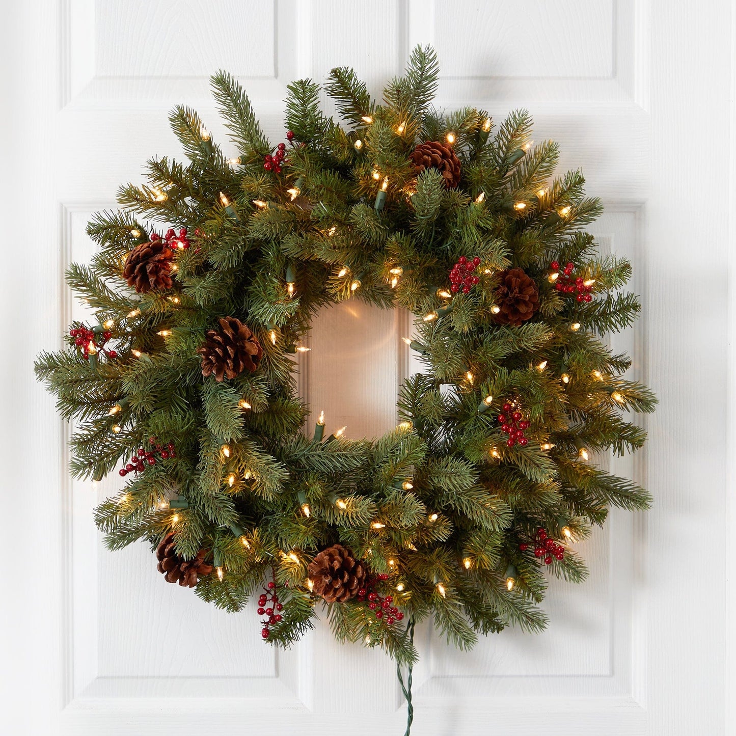 30” Lighted Pine Wreath With Berries & Pine Cones